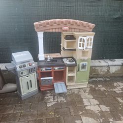 Free Kid's House And Kitchen 