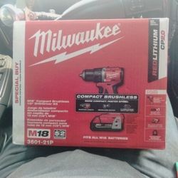 Milwaukee 1/2" Drill/Driver Kit