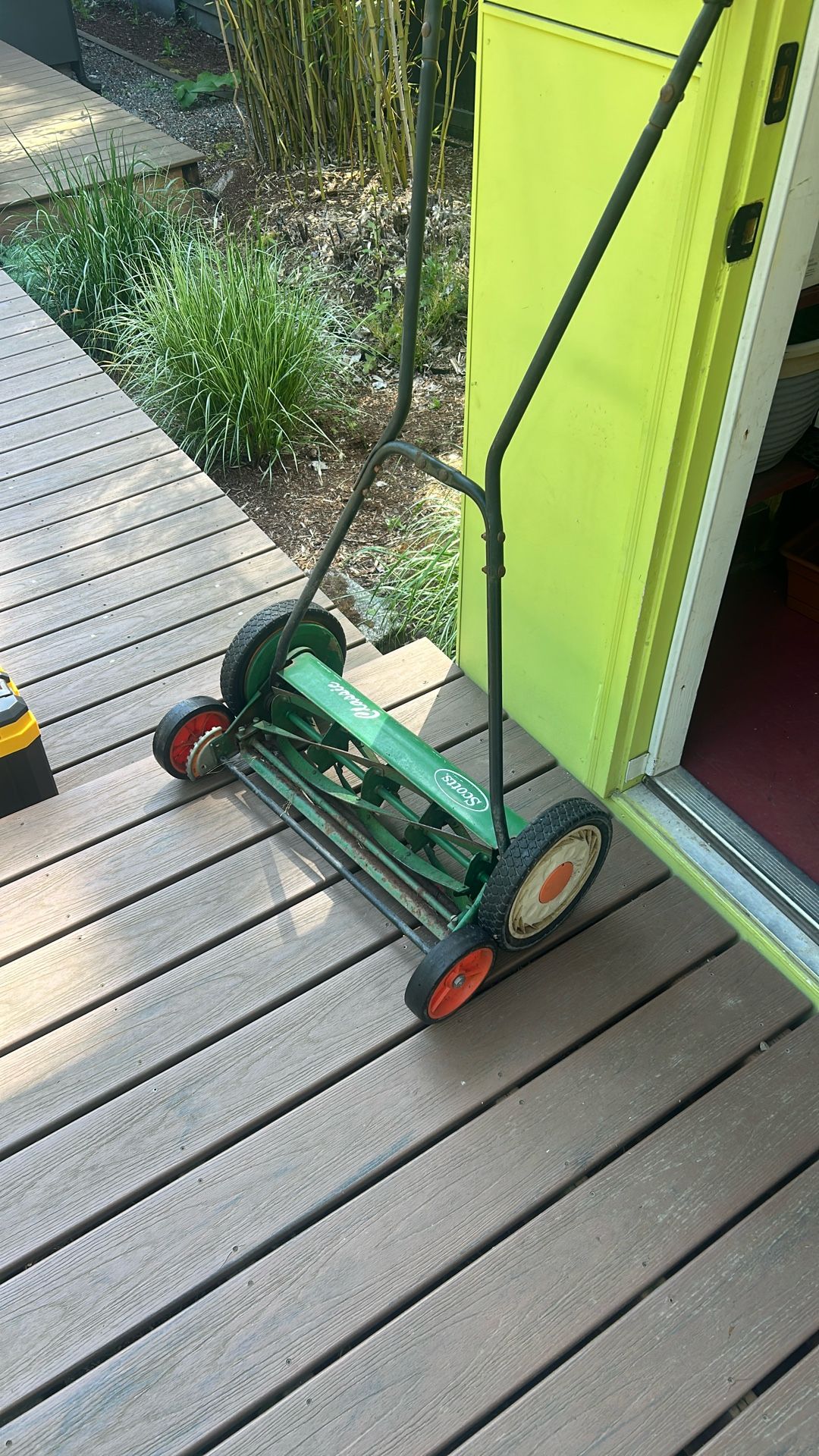 Scotts Classic Manual Lawn Mower
