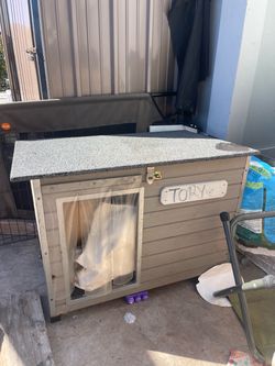Water/sun proof dog house