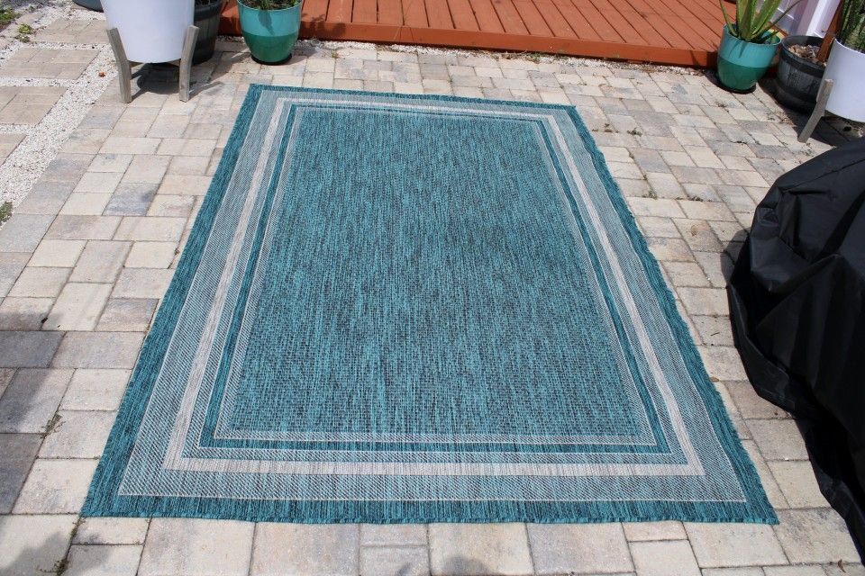 Outdoor Rug Size 5' 1" X 8'