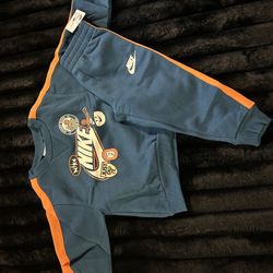Brand New Toddler Nike clothes 3T