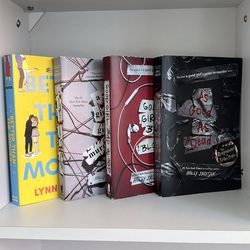 Booktok Mystery/romance set