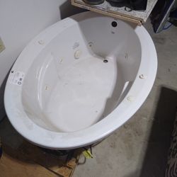 Very Nice Bathtub With Jets