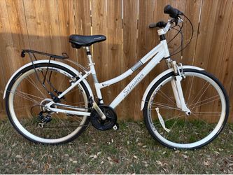 Schwinn Discover Hybrid Bicycle