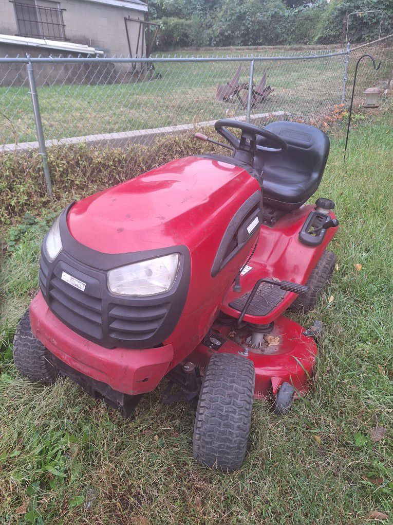 Tractor House
https://offerup.com/redirect/?o=aHR0cHM6Ly93d3cudHJhY3RvcmhvdXNlLmNvbQ== › ridi...
CRAFTSMAN YT3000 Riding Lawn Mower Outdoor