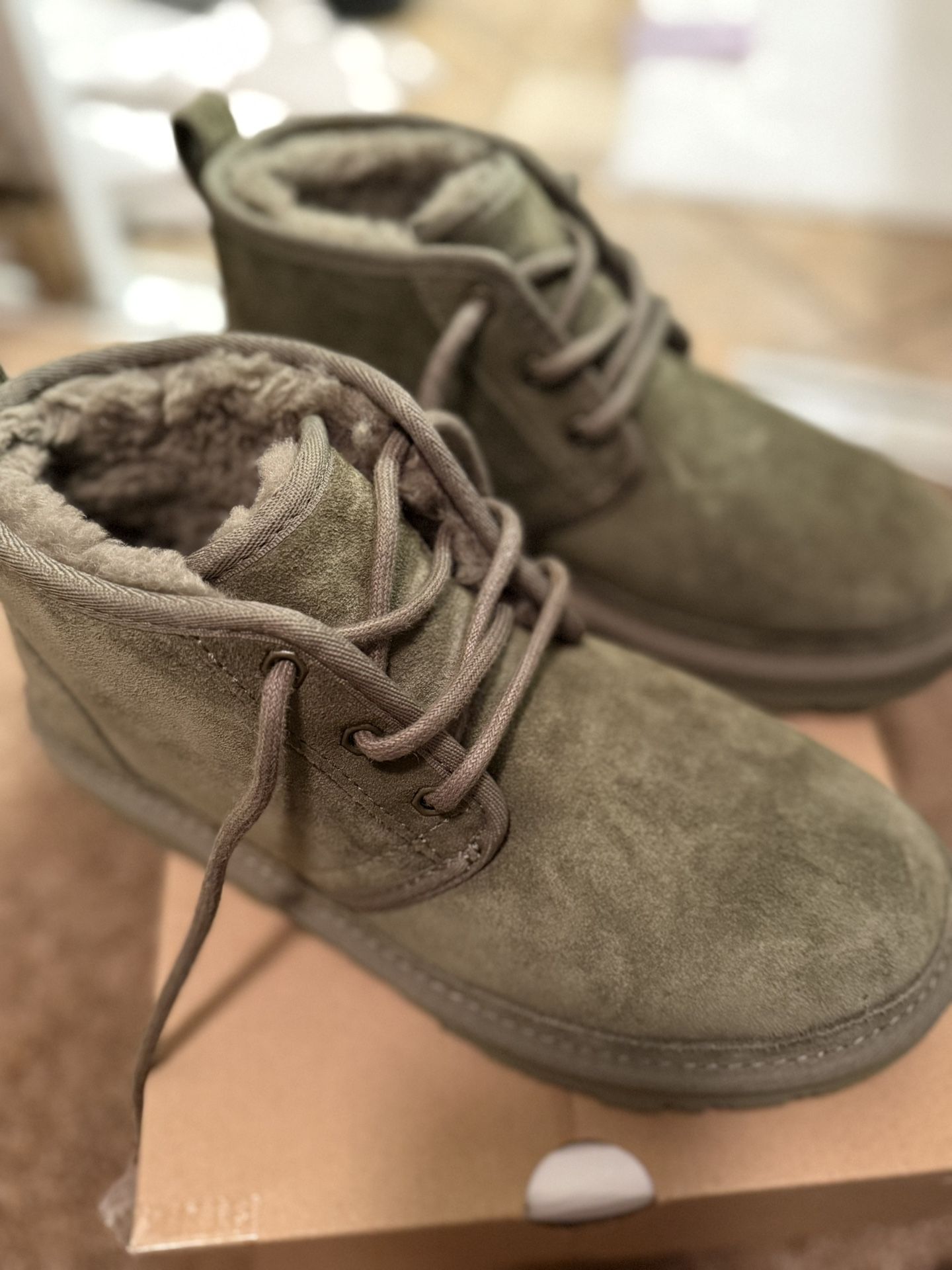 New Womens Ugg Shoe Boot Size 7