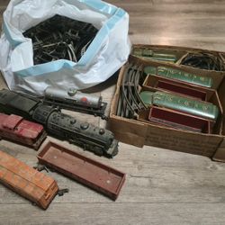 Vintage 50s DIESEL TYPE ELECTRICAL TRAIN SET LOUIS MARX & CO Plus Misc. Pieces all $125 (Read)