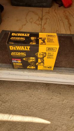 DEWALT
ATOMIC 20-Volt MAX Lithium-
lon Cordless Combo Kit (2-
Tool) with (2) 2.0Ah Batteries,
Charger and Bag