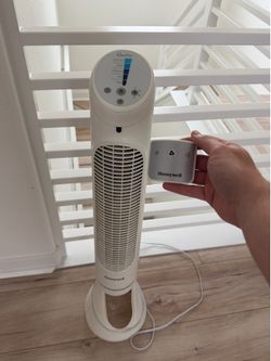 Honeywell Quietset White Tower Fan with remote