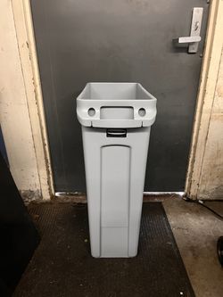 Unused Rubbermaid Slim Jim Trash Can 23 Gallon