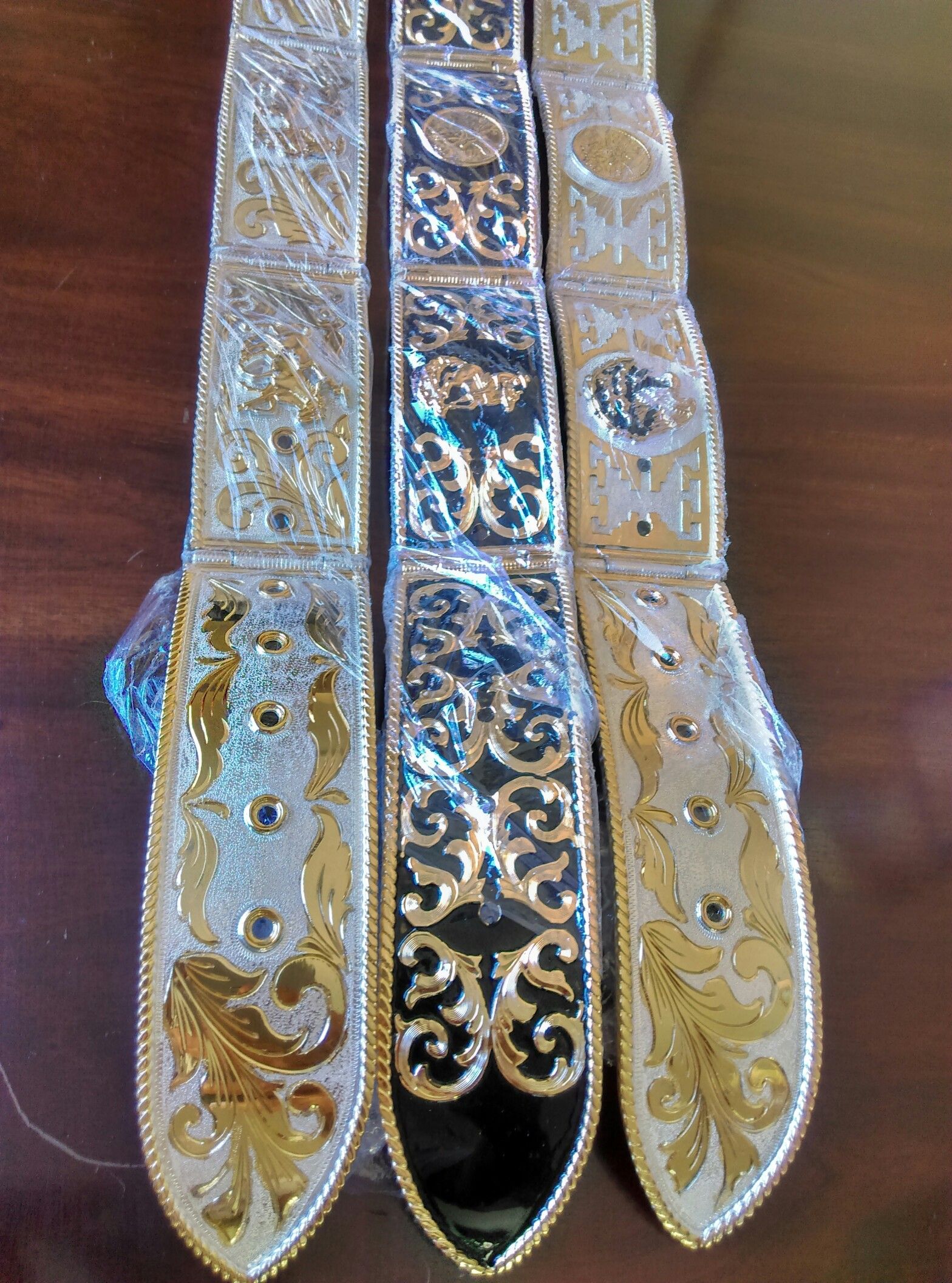 Aretes De Oro Laminado Brasileño Chapado D Oro 18k for Sale in Los Angeles,  CA - OfferUp