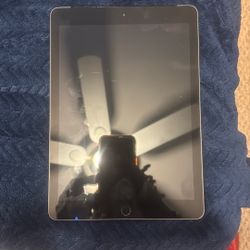 iPad 6th Gen WiFi + Cellular Unlocked 