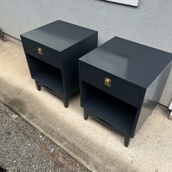Nice Pair of Vintage Mid-Century Solid Wood Nightstands Side/End Tables