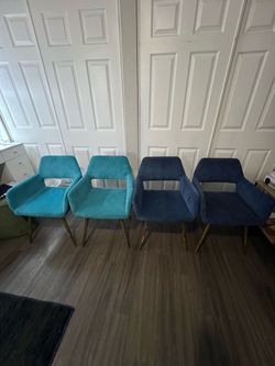 4x blue chairs