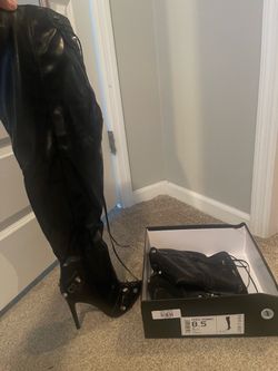Cape Robbin Black Thigh-High Stiletto Boots Size 8.5