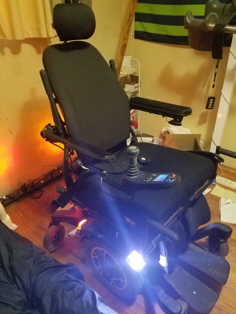 ROVI X3 ADULT ELECTRIC WHEELCHAIR w/ CHARGER!