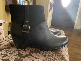Clarks Booties Leather/suede Size 10 New