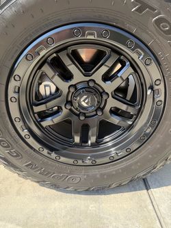 Fuel Ammo wheels.  Fuel Ammo 18x9 +1offset 6x5.5,  5 backspace   WHEELS ONLY!!!!!!    Mint Condition