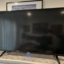 TCL 44” Roku Smart TV w Swivel Wall Mount