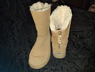 UGG Classic Short Zip 