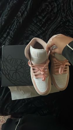 Never Worn Air Jordan 1 Mid – Pink & White – Brand New Condition