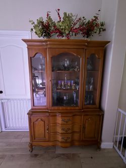 Bassett furniture China cabinet