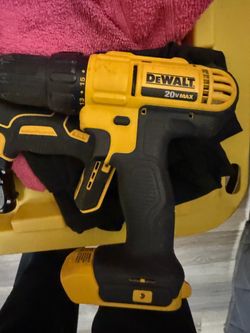DeWalt 20V Max Cordless Drill 4 drills