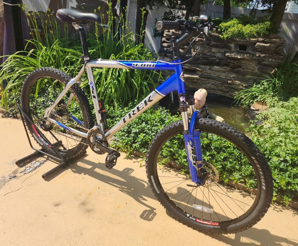 Trek 4300 XL Disc Mountain Bike