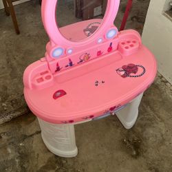 Kids vanity