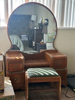 Art Deco 1940s Vanity w/Mirror