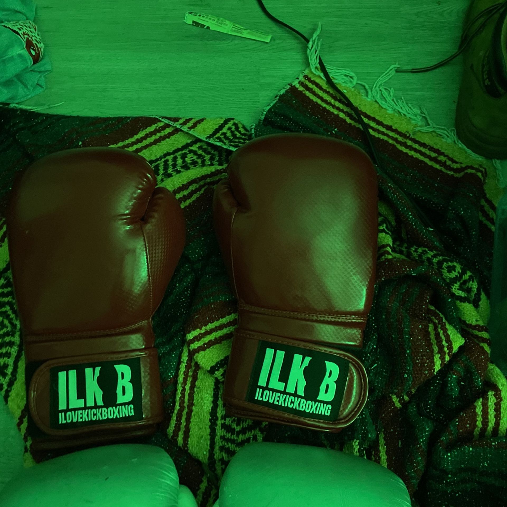 UFC AND KICK BOXING GLOVES (10$ each 18$ for both)