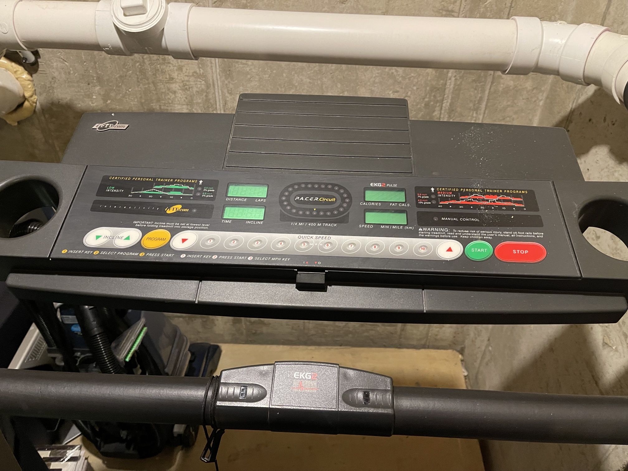 FULL-SIZE TREADMILL