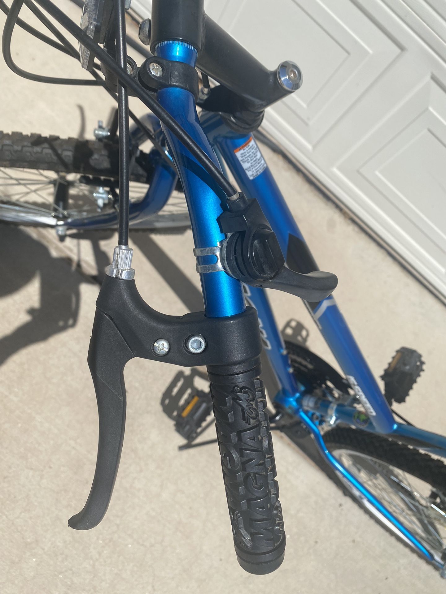26 Ladies Magna Glacier Point Mountain Bike 15 Speed Index Shifting Cantilever Brakes. Model 8564 22