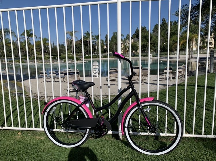 New beautiful Pink beach π Petite Ladies cruiser 24β deluxe ladies womenβs girls bike bicycle