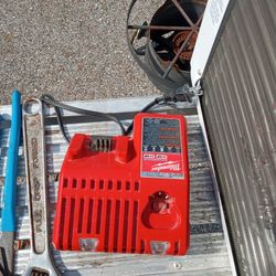 Milwaukee Universal Fast Charger