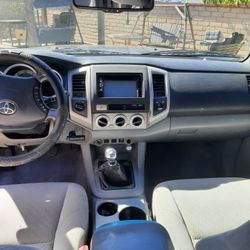 Toyota Tacoma 4x4 Standard 5 Speed  4 V