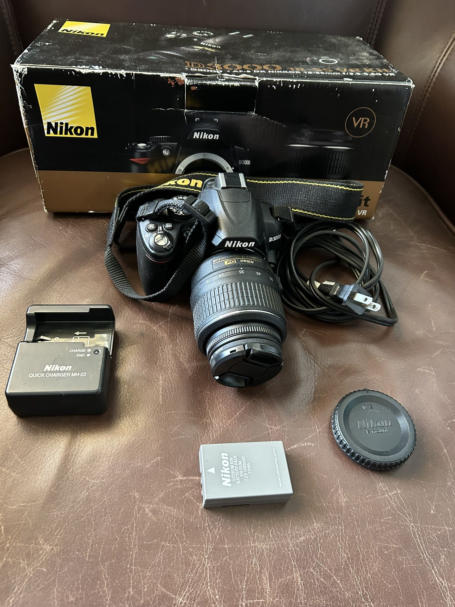 Nikon D3000 Digital Camera DX AF-S NIKKOR 18-55mm 1:3.5-5.6 from Japan