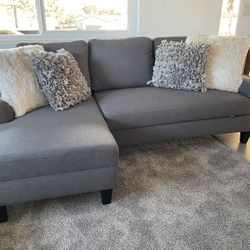 Immaculate Gray Sectional W Queen Bed