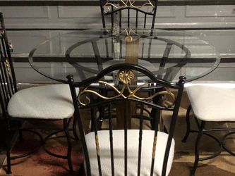 glass table with 4 chairs like new condition