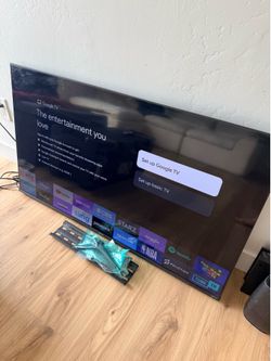 50” Hisense TV w wallmount