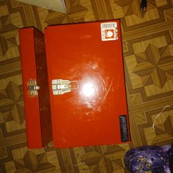 International 14x10x10 Tool Box