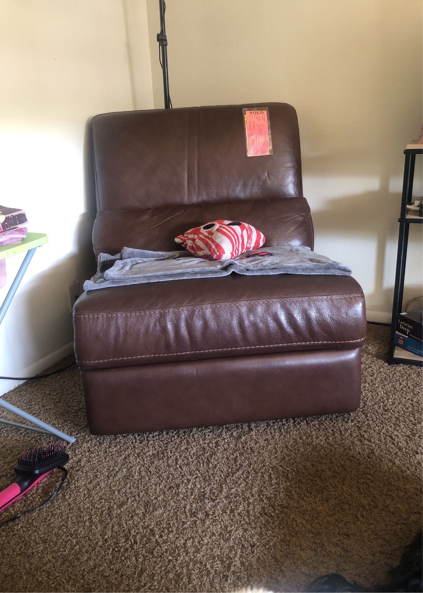 RECLINER MUST GO ‼️