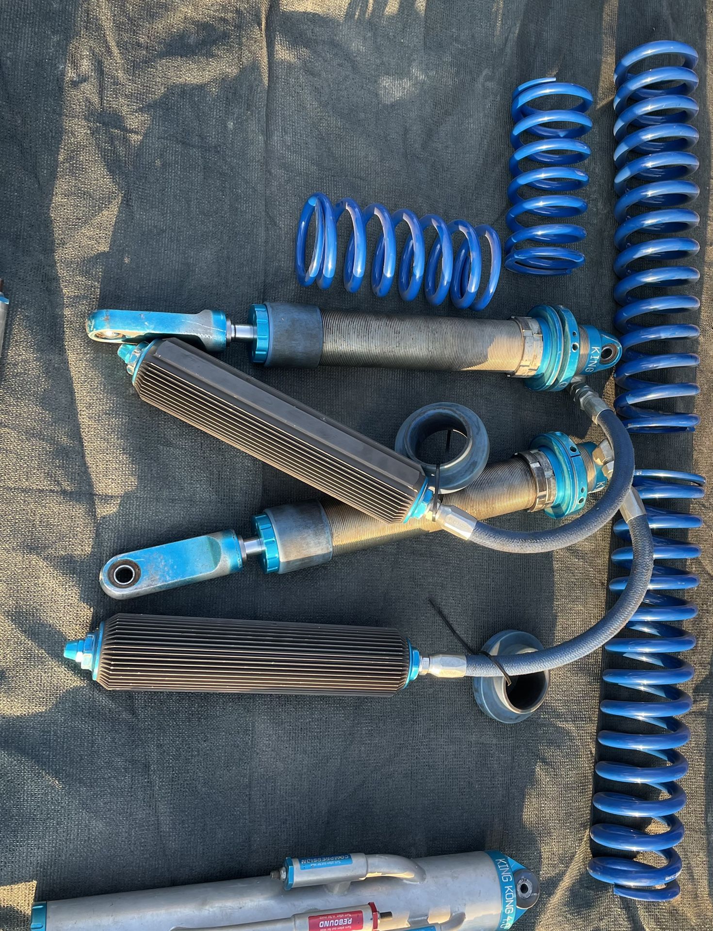 King Shocks 3.0 X 14” Finned Resi Coilovers