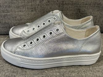 ー PAUL GREEN Tatum Slip-On Sneaker - Aluminum Metallic Nappa. Size 6,5