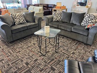 BLOW OUT SALE!! SOFA AND LOVESEAT // WE DELIVER 