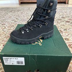 Danner Wildland Boots Sz. 8 EE