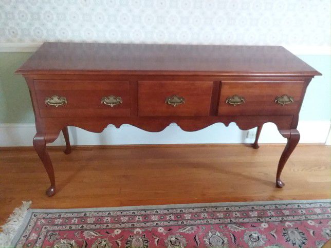 Queen Anne Sideboard Table