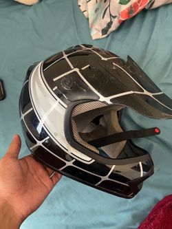 XL HELMET