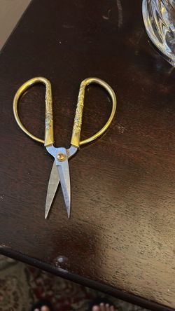 Vintage Gold Embossed Scissors